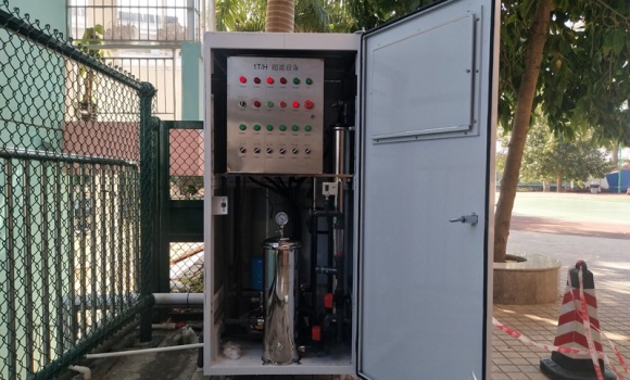 南陽中心學校,學校廚房中央凈水機，每小時1噸超濾凈水設備