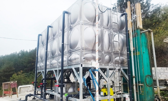 樂(lè)業(yè)40噸一體式浸沒(méi)式超濾設(shè)備